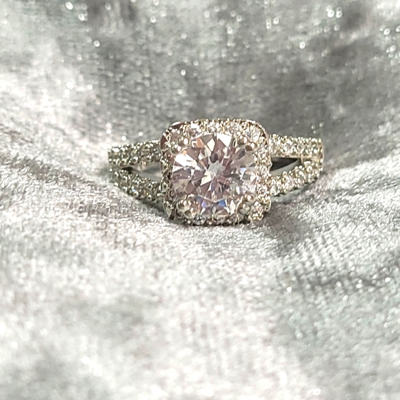 4 Prong White Zircon Silver Color Engagement Ring - Picture 6 of 8